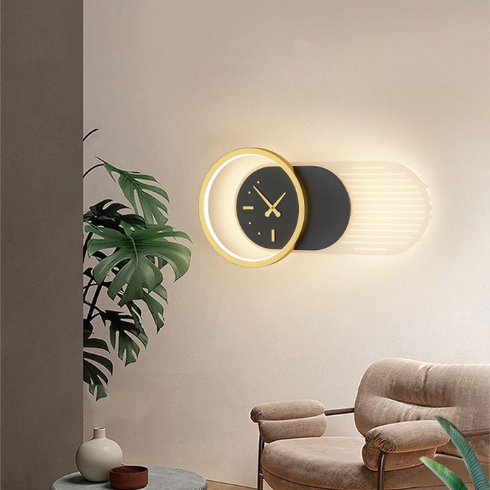 LED Wandlamp met Kunstklok - voegt karakter toe aan elke muur en biedt tegelijkertijd functionele verlichting - huishoudmeester