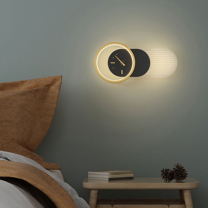 LED Wandlamp met Kunstklok - voegt karakter toe aan elke muur en biedt tegelijkertijd functionele verlichting - huishoudmeester