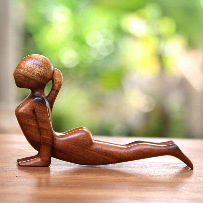 Yoga-geïnspireerde Houten Beeldjes - elegante figuren stralen sereniteit uit in diverse yogahoudingen - huishoudmeester