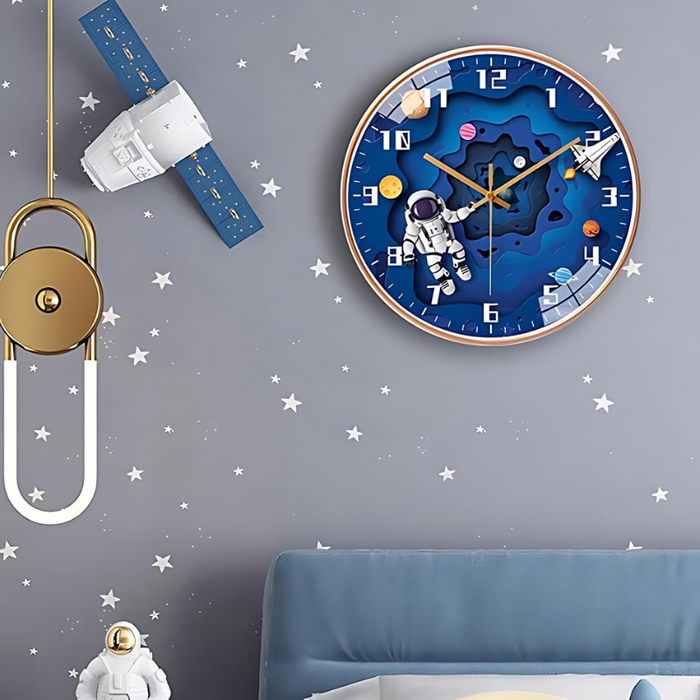 Kinderklok met Ruimte-Thema - schattig astronauten- en ruimtedesign - stille mechaniek en levendige, kindvriendelijke kleuren - huishoudmeester