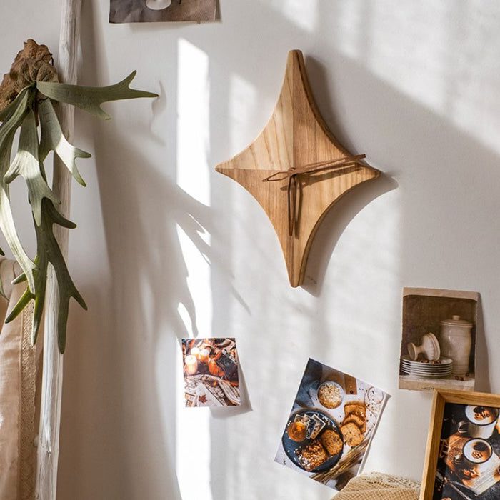 Houten Ster Wandklok - uniek stuk dat rustieke charme combineert met modern design - massief houten constructie - huishoudmeester