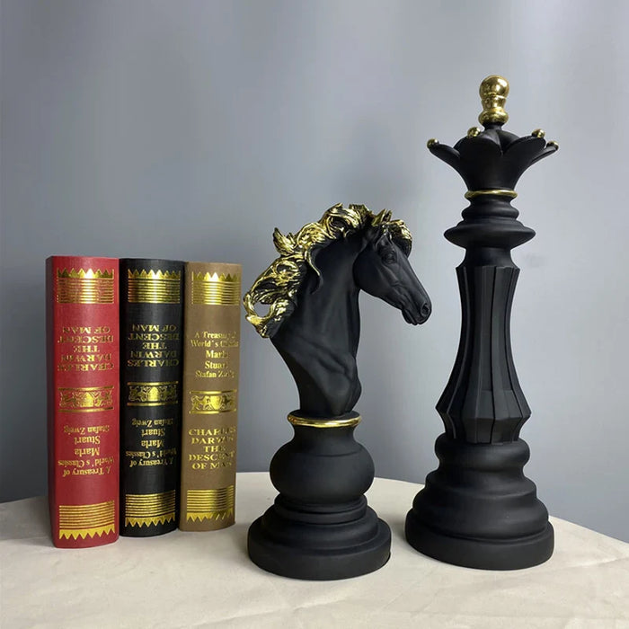 Trio Schaak Sculpturen voor Elegante Decoratie - Koning, Koningin en Paard - hoogwaardige hars met een handgeschilderde afwerking - huishoudmeester