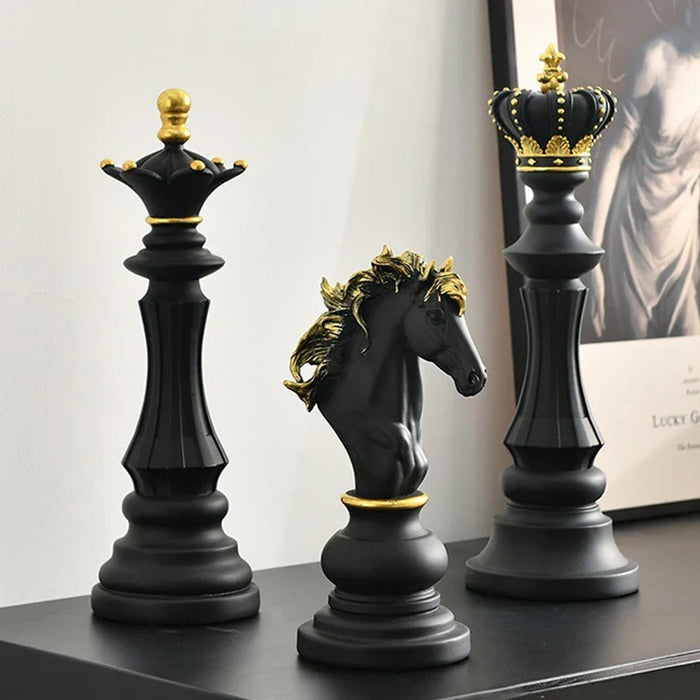 Trio Schaak Sculpturen voor Elegante Decoratie - Koning, Koningin en Paard - hoogwaardige hars met een handgeschilderde afwerking - huishoudmeester