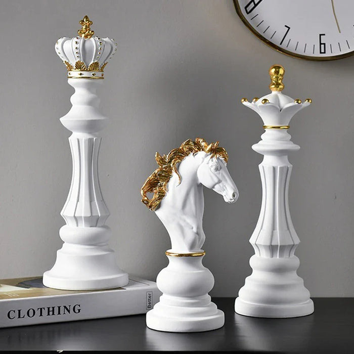 Trio Schaak Sculpturen voor Elegante Decoratie - Koning, Koningin en Paard - hoogwaardige hars met een handgeschilderde afwerking - huishoudmeester